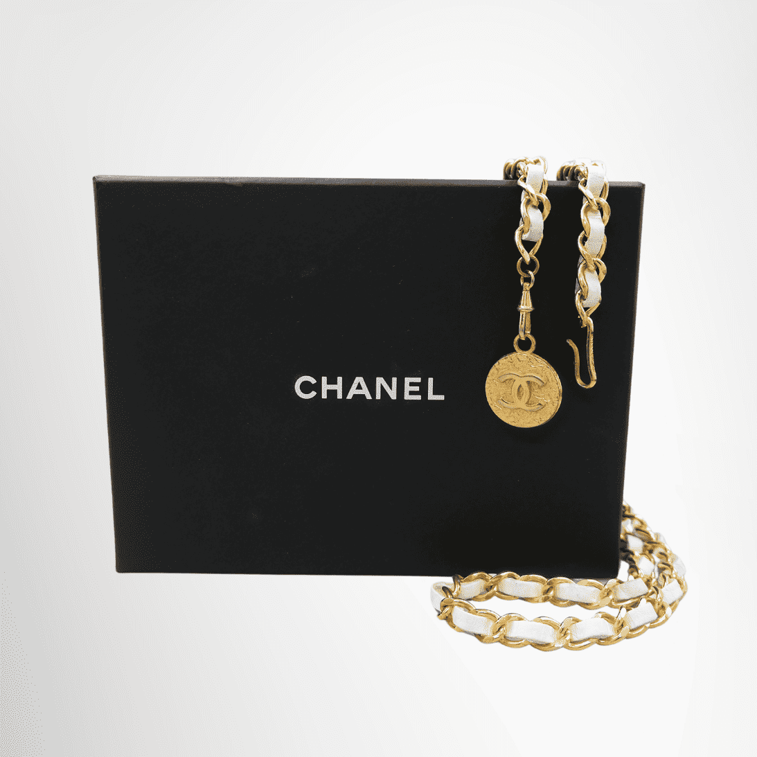 Chanel Vintage Medallion Chain Leather gold-tone