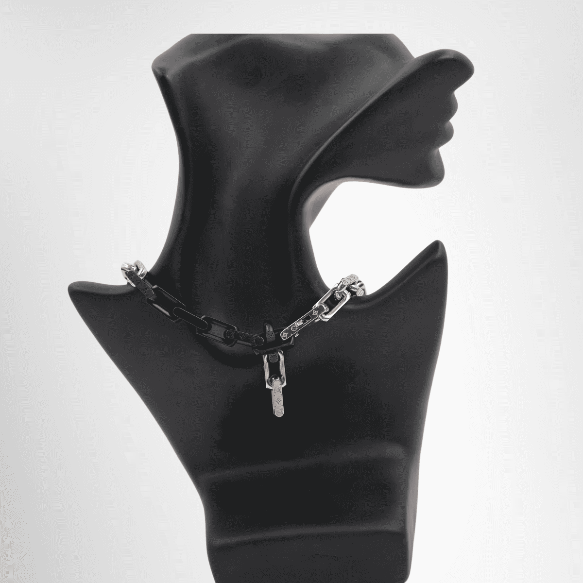 Louis Vuitton Monogram Chain Necklace – Pre-Owned Luxury Brand Jewelry – Antonio & Co Back View