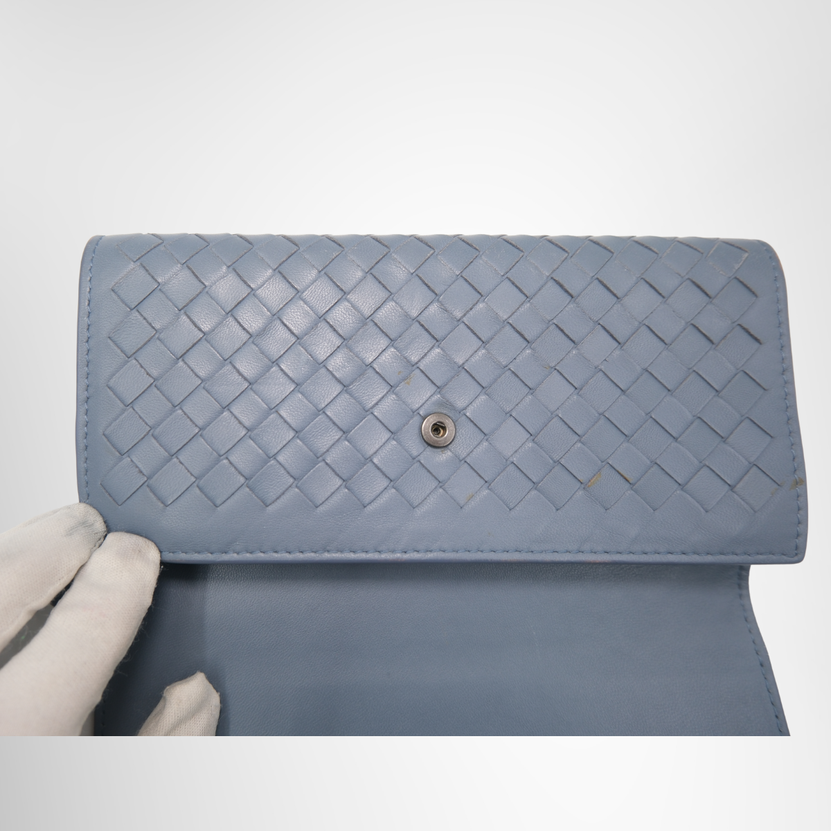 Bottega Veneta Intrecciato Nappa Continental Flap Wallet – Pre-Owned Luxury Brand Wallet – Antonio & Co Peeling