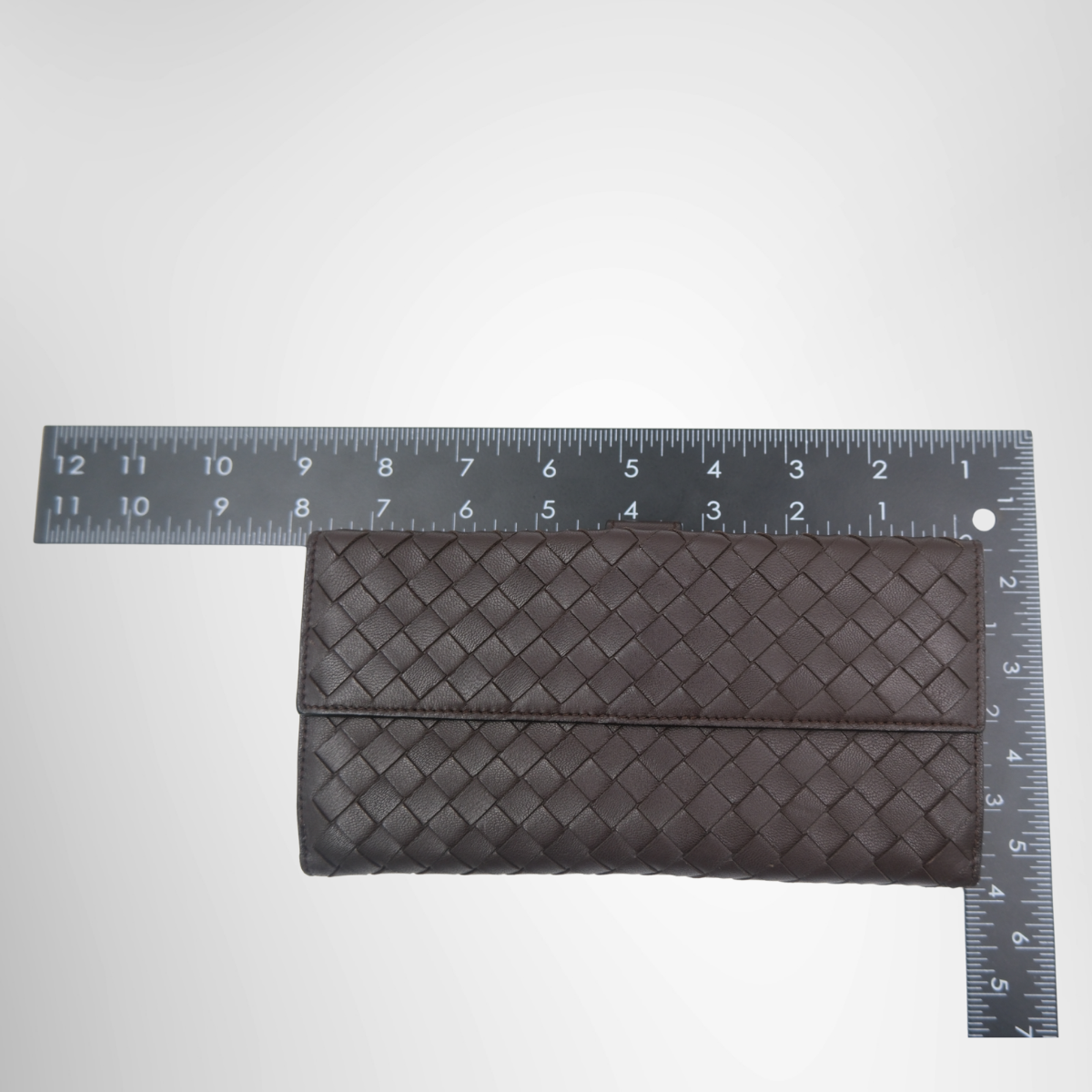 Bottega Veneta Intrecciato Large Flap Wallet – Pre-Owned Luxury Brand Wallet – Antonio & Co Measurement View