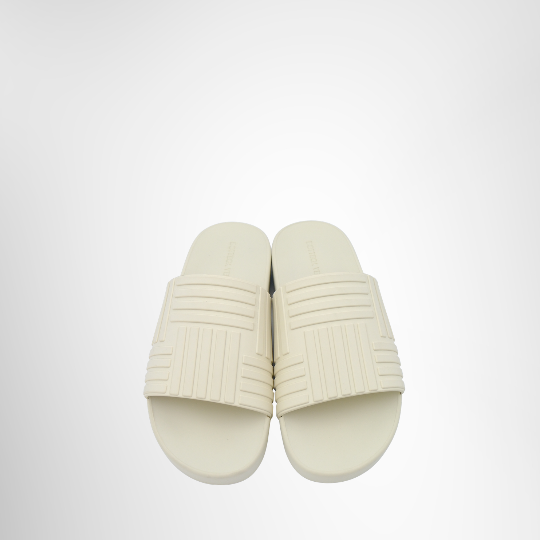 Bottega Veneta Rubber Slide Sandal Size 37 – Pre-Owned Luxury Shoes – Antonio & Co –Front Page