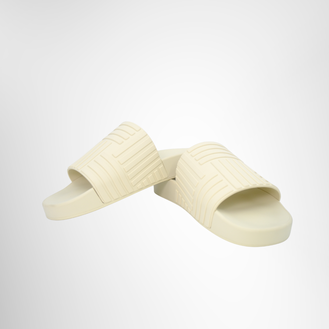 Bottega Veneta Rubber Slide Sandal Size 37 – Pre-Owned Luxury Shoes – Antonio & Co – Side View