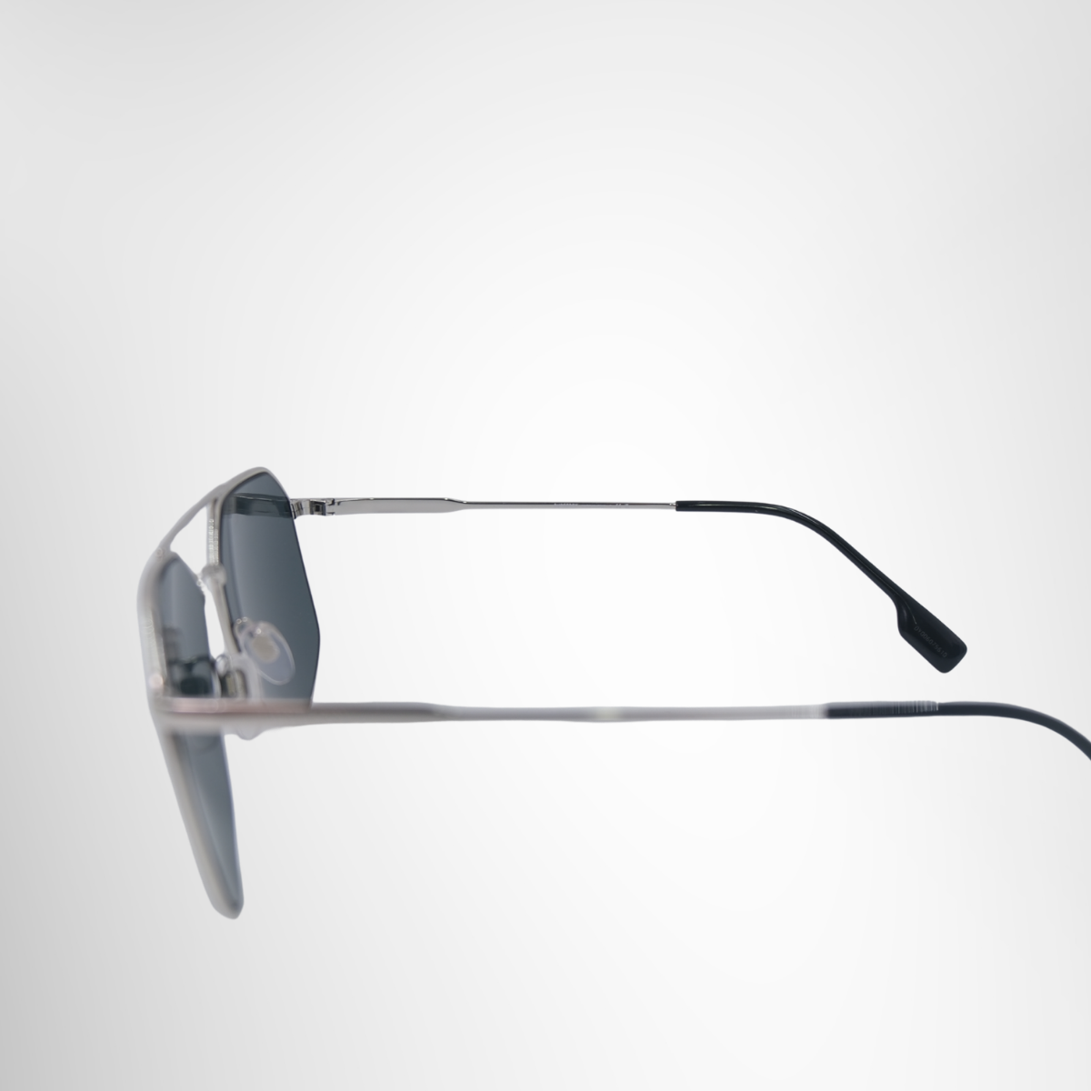 Burberry Ozwald Sunglasses – Pre-Owned Luxury Brand Eyewear – Antonio & Co Side Exterior View