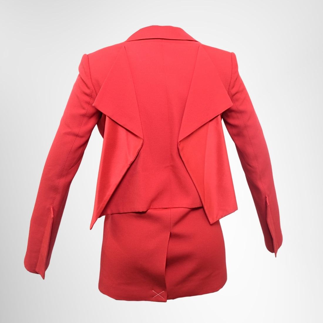 Burberry Red Jacket – Pre-Owned Luxury Brand Apparel – Antonio & Co Front Page