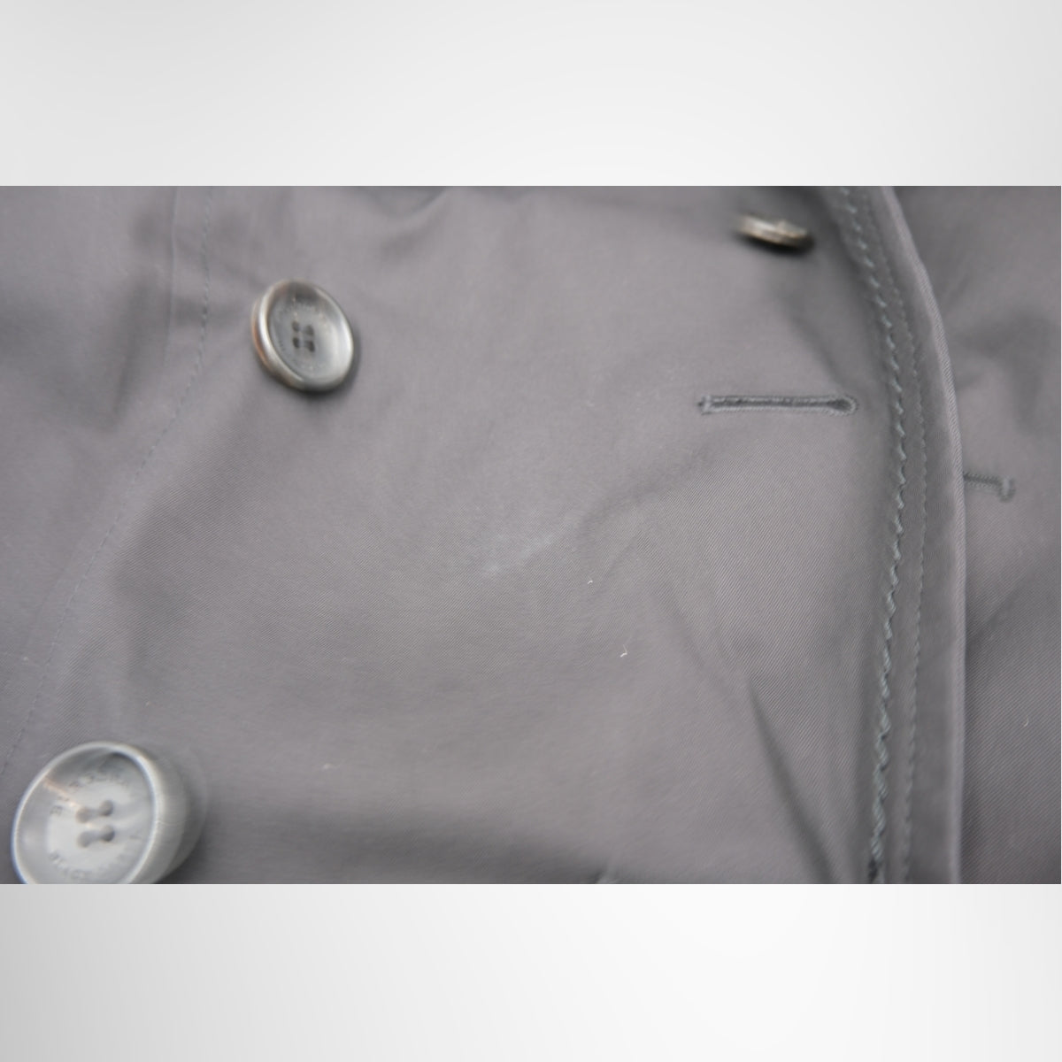 Burberry Short Kensington Heritage Trench Coat in Black – Pre-Owned Luxury Brand Apparel – Antonio & Co Flaws 2