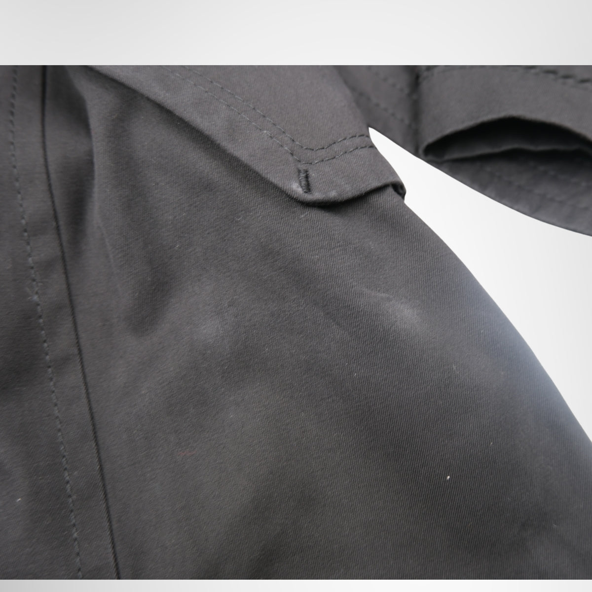 Burberry Short Kensington Heritage Trench Coat in Black – Pre-Owned Luxury Brand Apparel – Antonio & Co Flaws