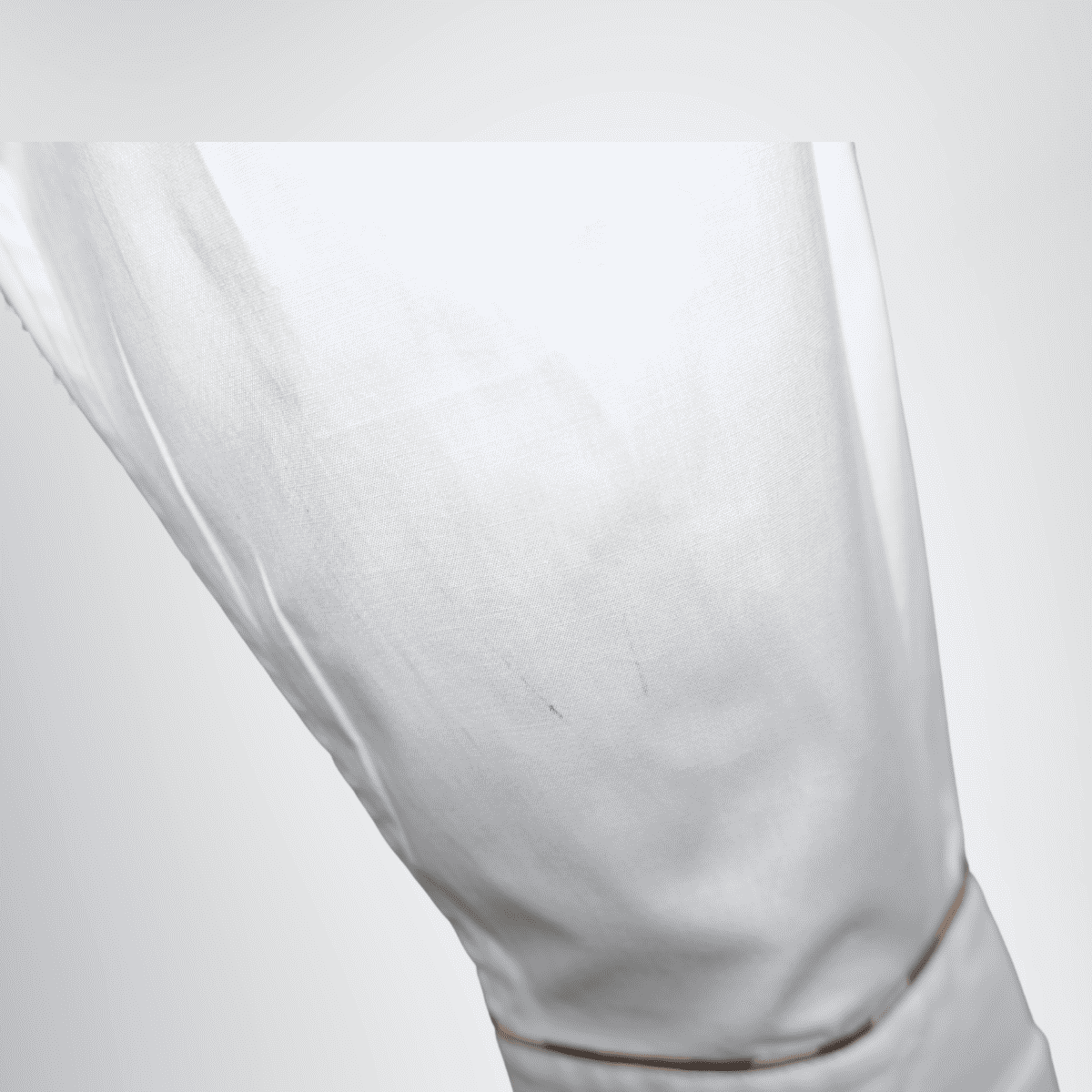  Burberry White Longsleeve – Pre-Owned Luxury Brand Apparel – Antonio & Co cuff stain