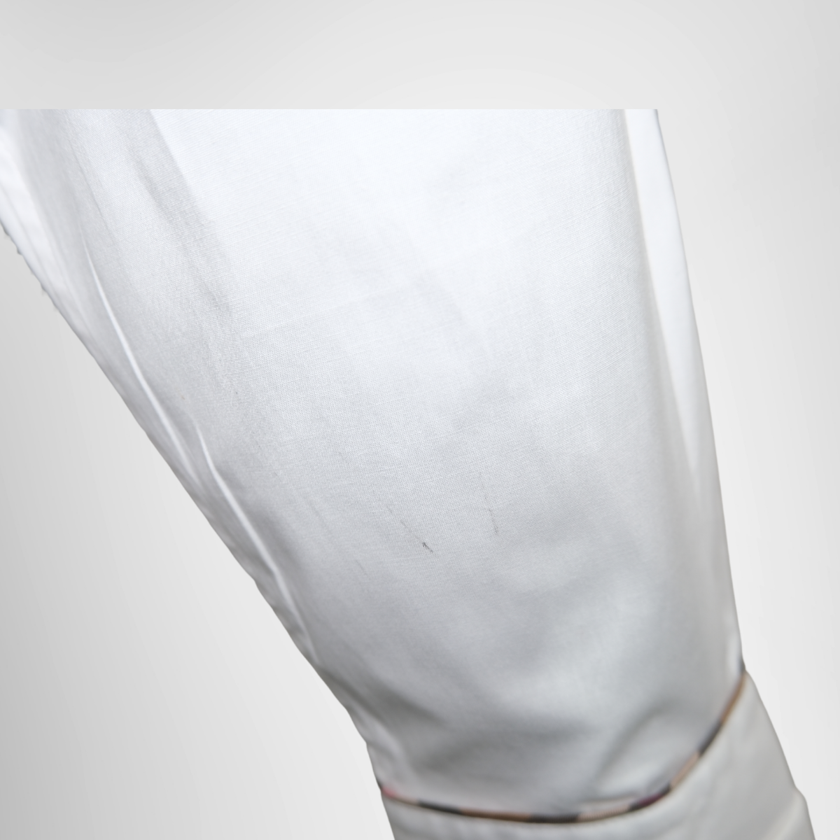  Burberry White Longsleeve – Pre-Owned Luxury Brand Apparel – Antonio & Co cuff stain