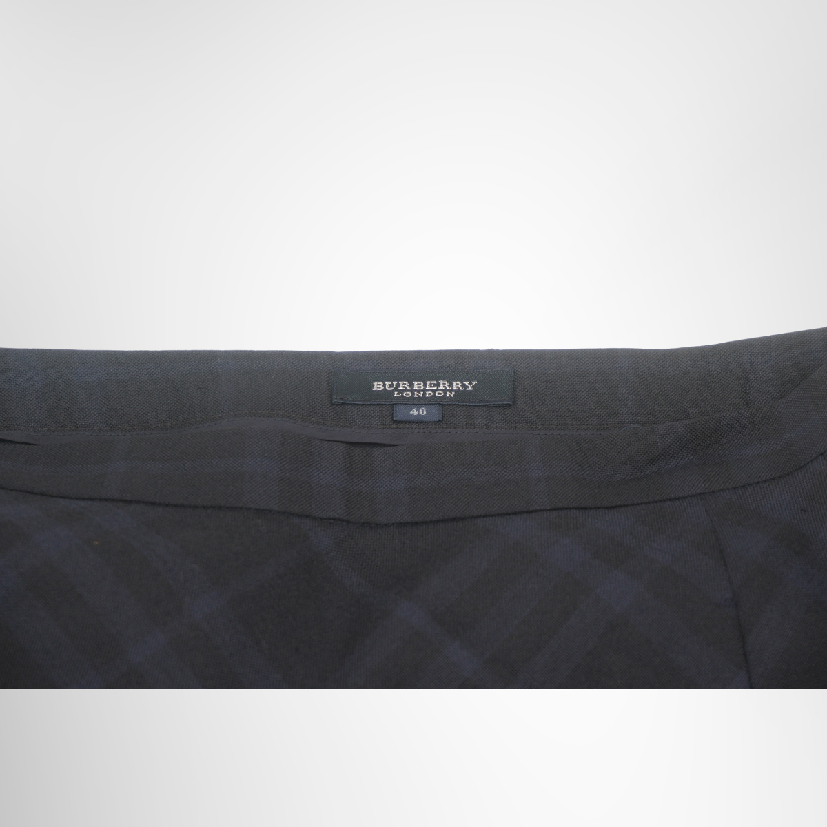 Burberry Preowned Luxury Mid Skirt Apparel Waist Tag1 - Antonio & Co.