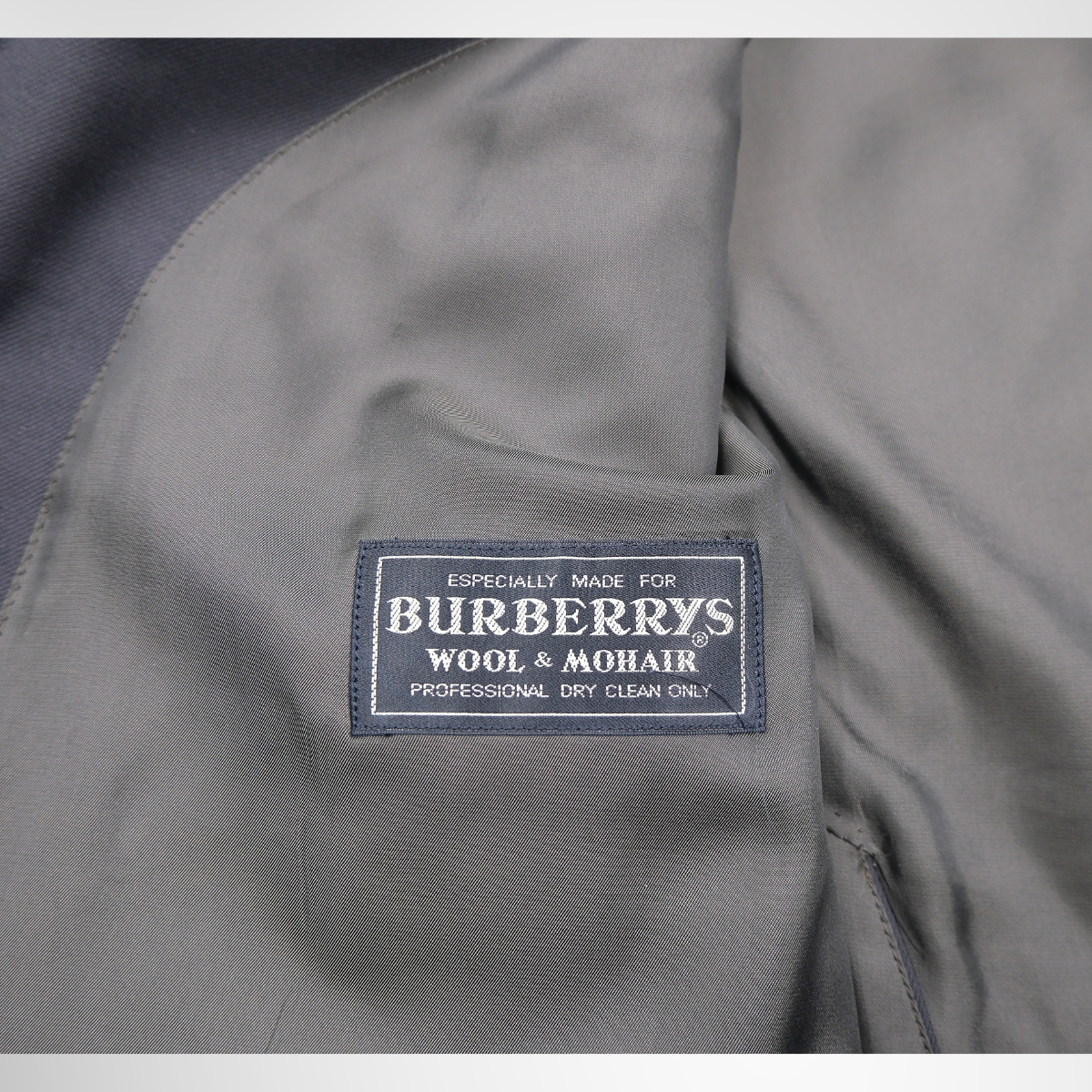Burberry Double Jacket – Pre-Owned Luxury Apparel – Antonio & Co Tag 2