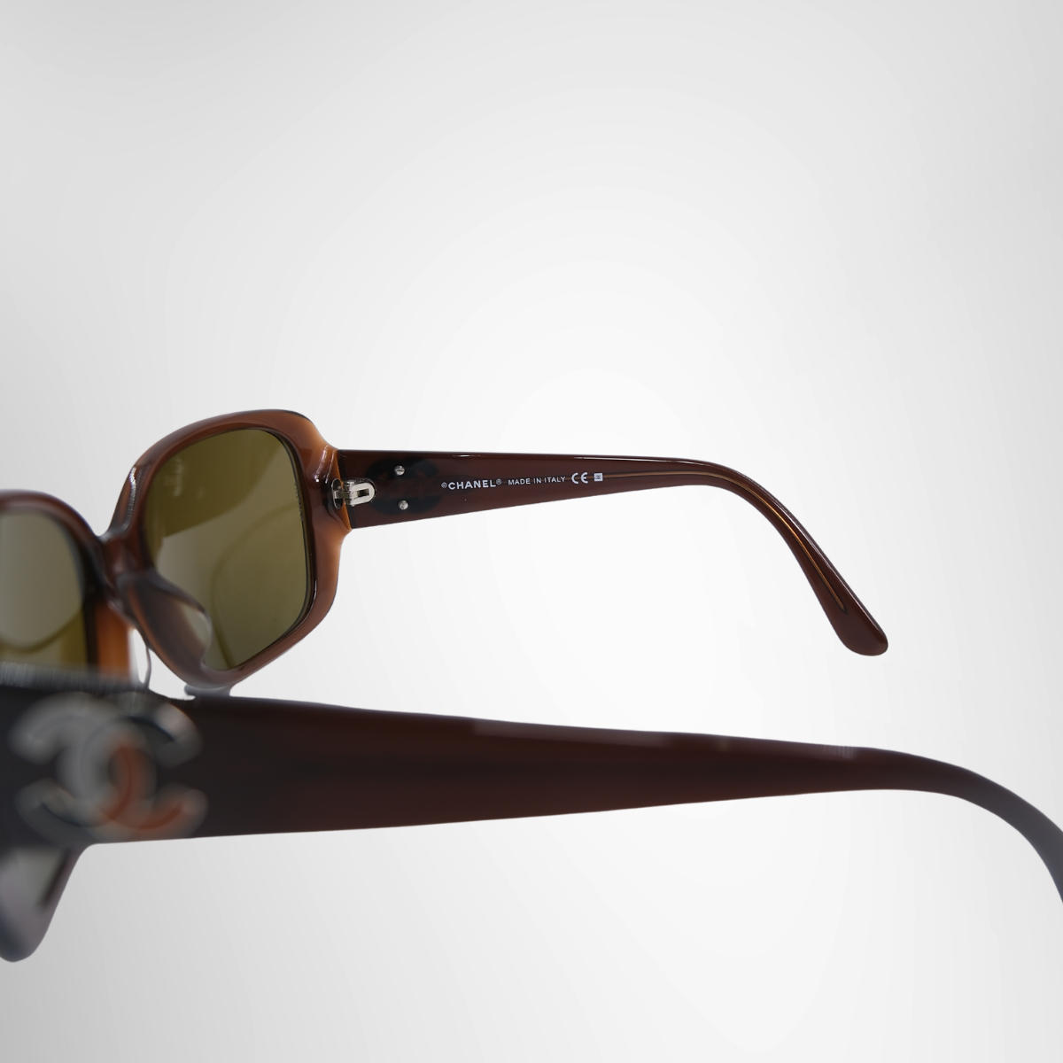  Chanel Acetate CC Enamel Sunglasses – Pre-Owned Luxury Eyewear – Antonio & Co – Interior View 