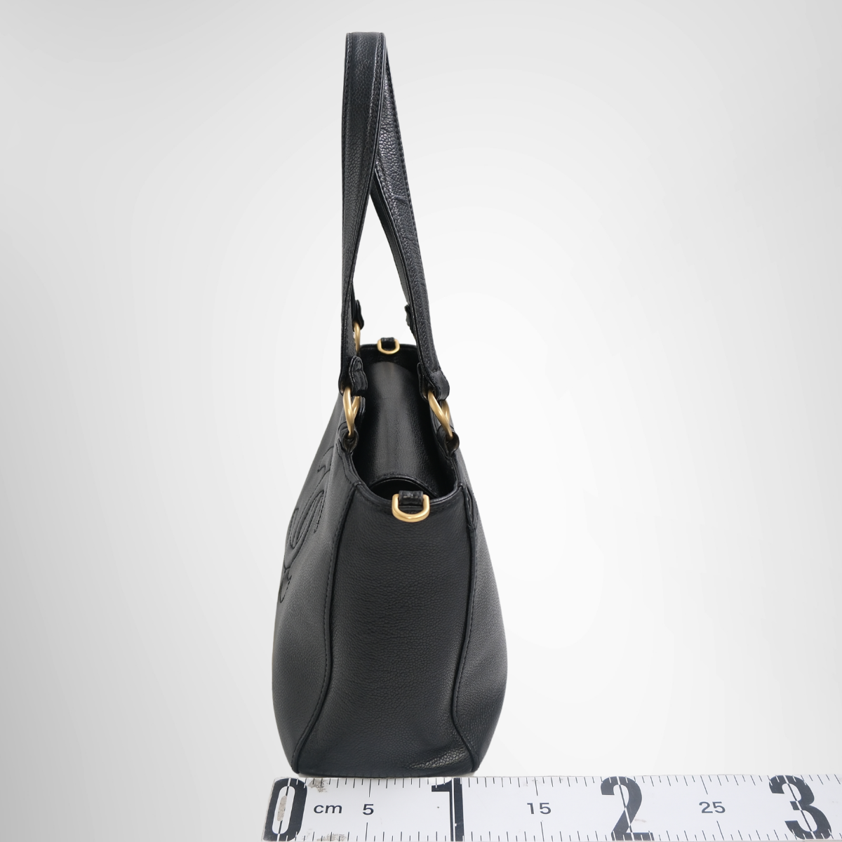 Chanel Caviar Timeless CC Shoulder Bag – Pre-Owned Luxury Brand Bags – Antonio & Co Side View