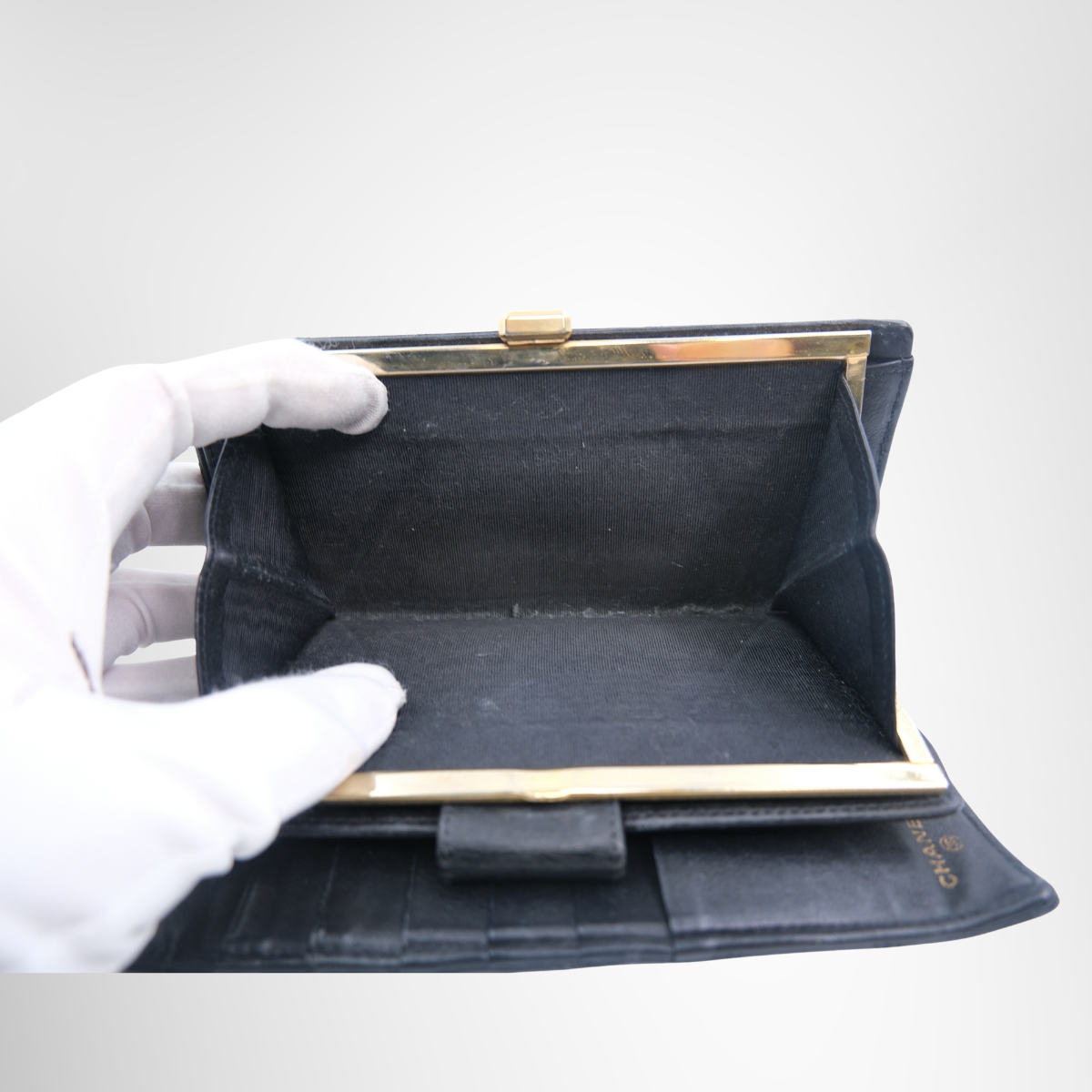 Chanel Classic Long Flap Wallet – Pre-Owned Luxury Brand Wallet – Antonio & Co – Interior View 