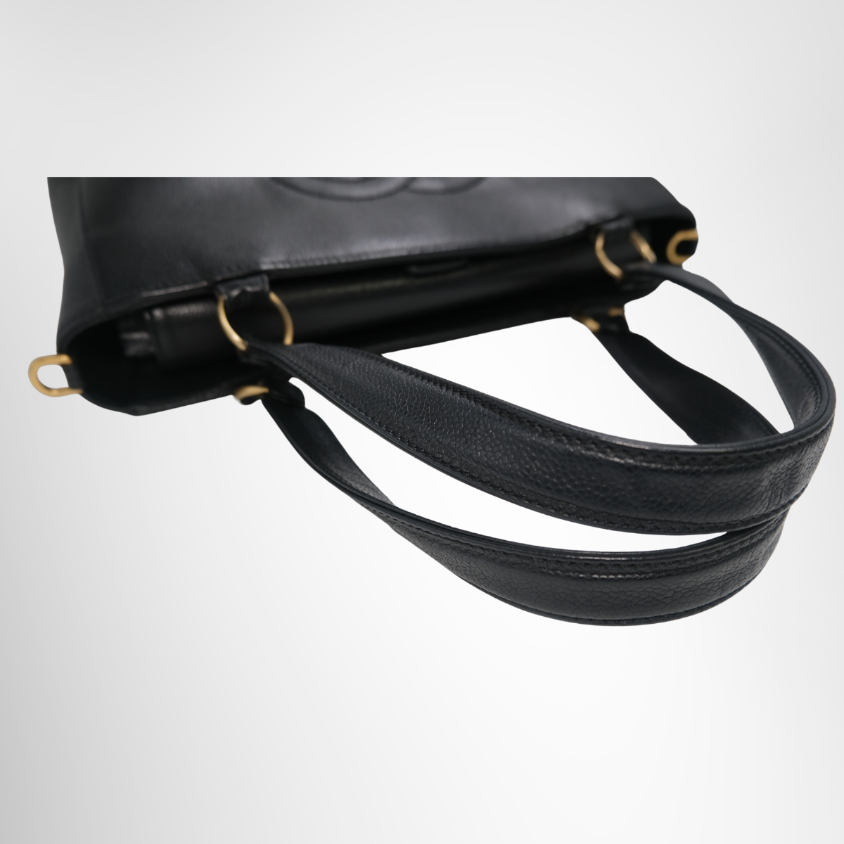 Chanel Caviar Timeless CC Shoulder Bag – Pre-Owned Luxury Brand Bags – Antonio & Co Handle 2