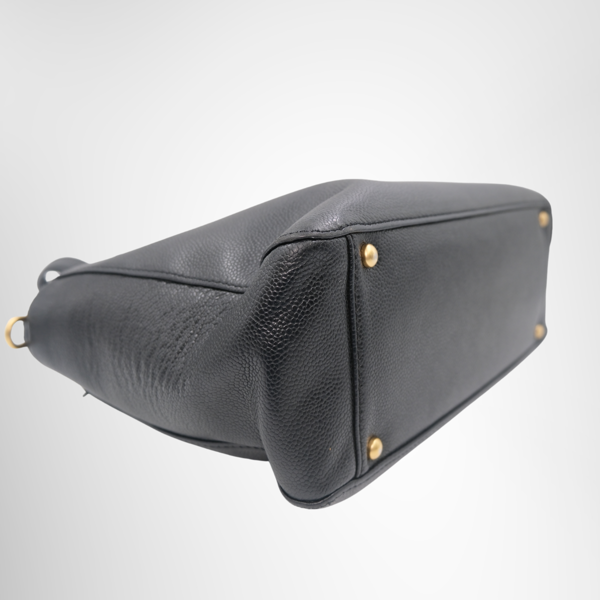 Chanel Caviar Timeless CC Shoulder Bag – Pre-Owned Luxury Brand Bags – Antonio & Co Left Corner