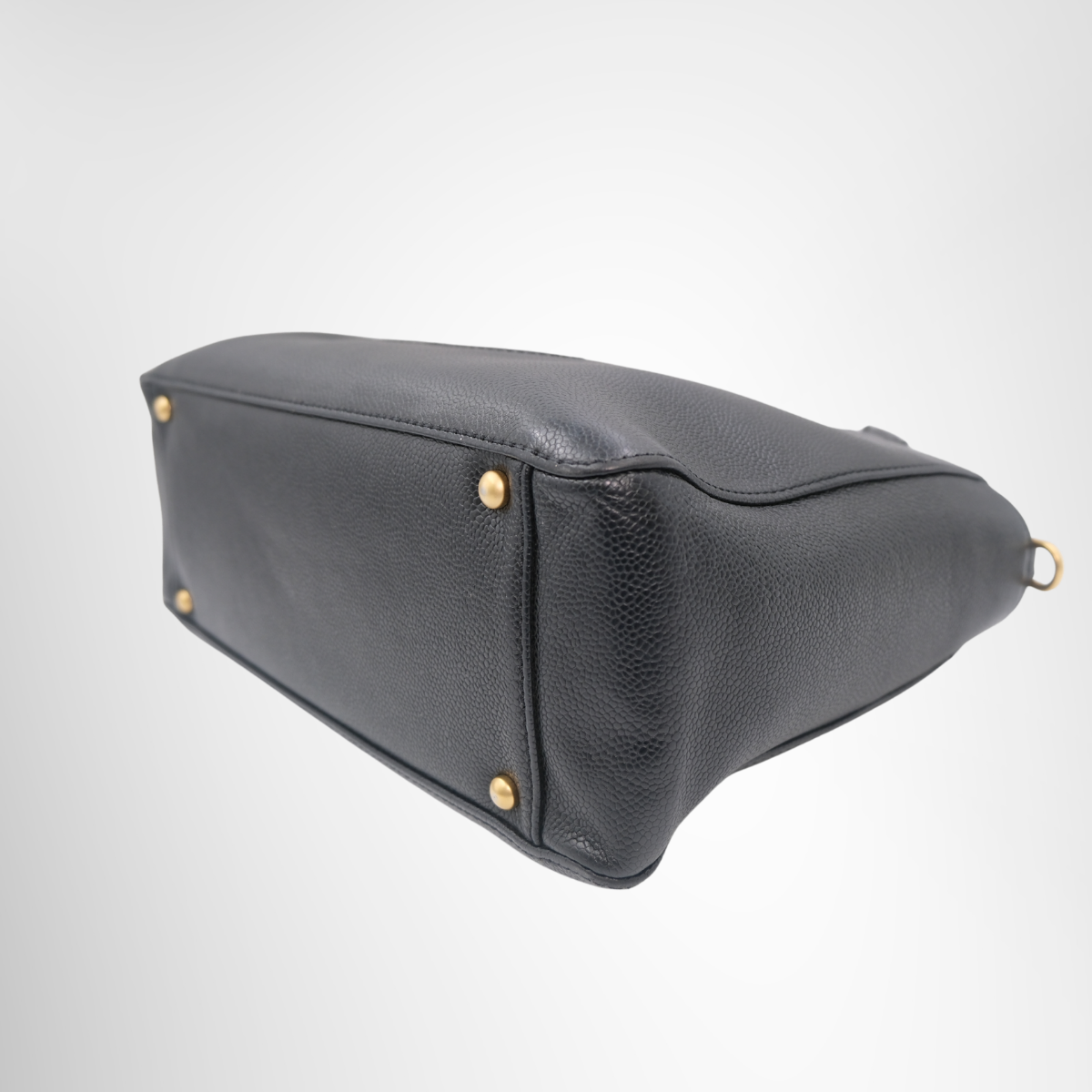 Chanel Caviar Timeless CC Shoulder Bag – Pre-Owned Luxury Brand Bags – Antonio & Co Right Corner 