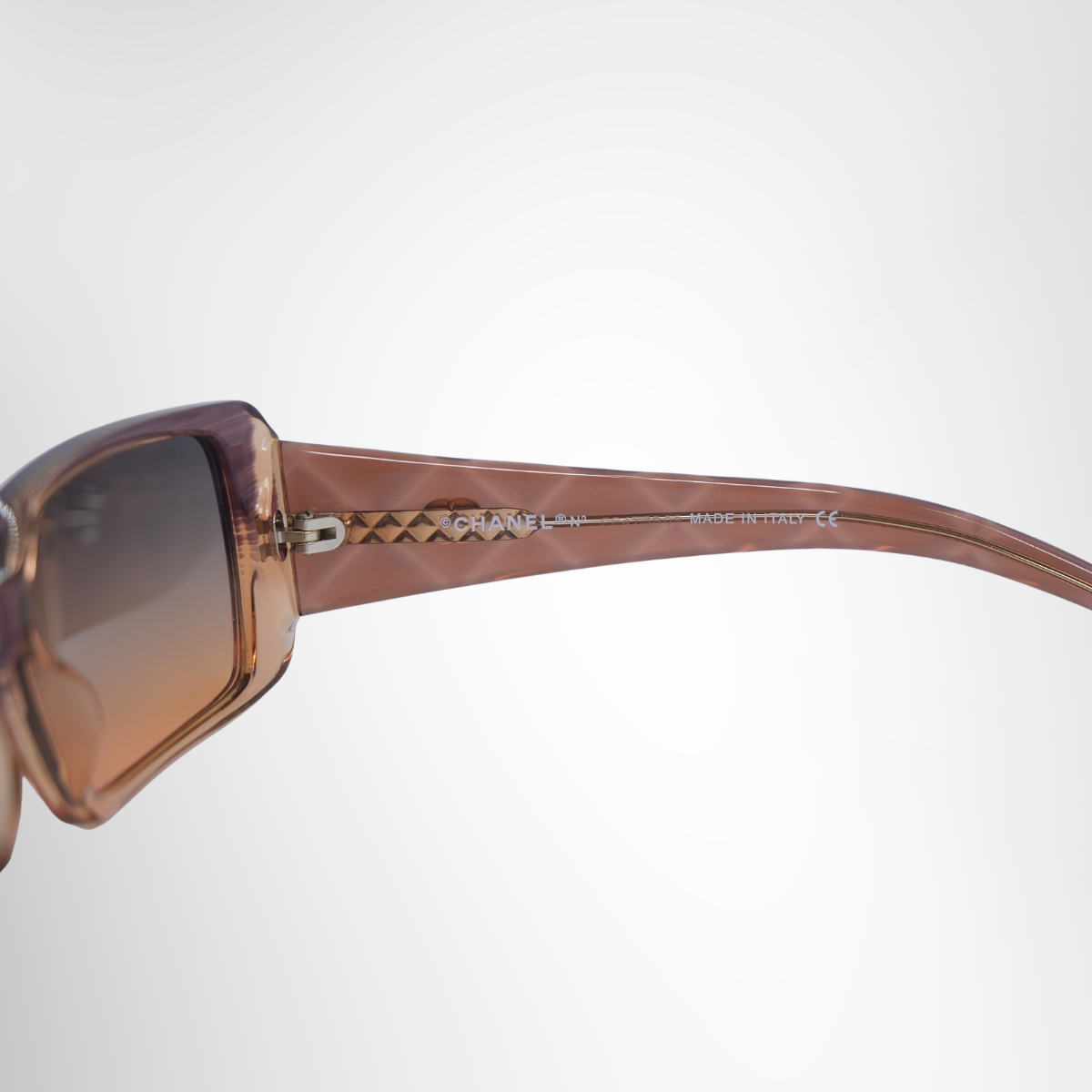 Chanel Quilted CC Rectangle Sunglasses – Pre-Owned Luxury Eyewear – Antonio & Co – Interior View 3