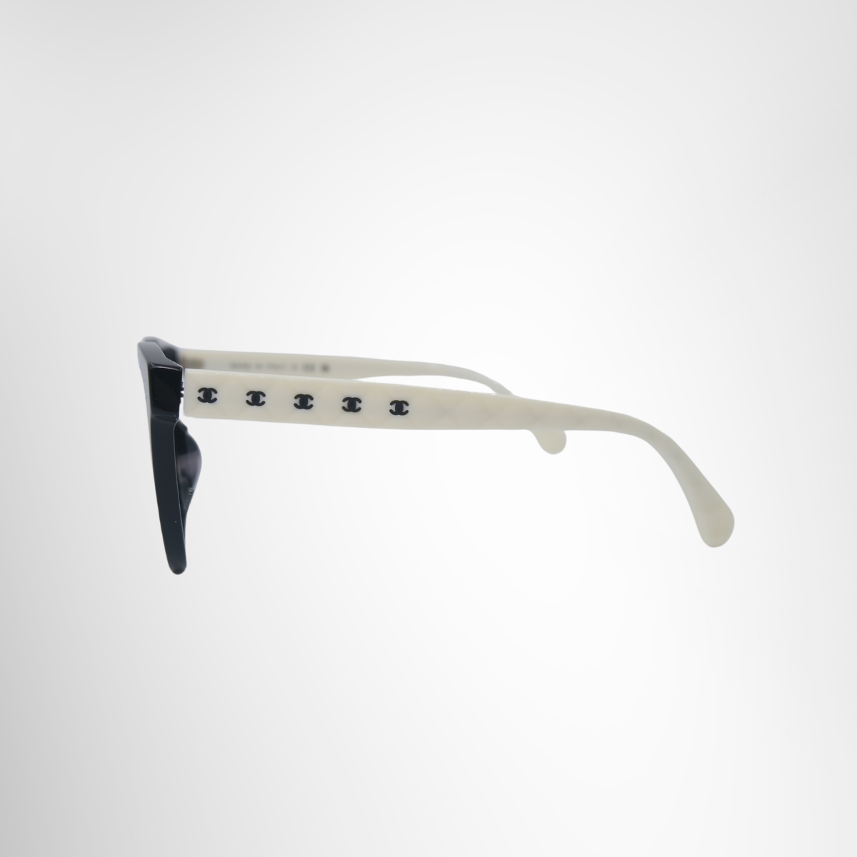 Chanel Square Prescription Glasses – Pre-Owned Luxury Brand Eyewear – Antonio & Co Exterior View 