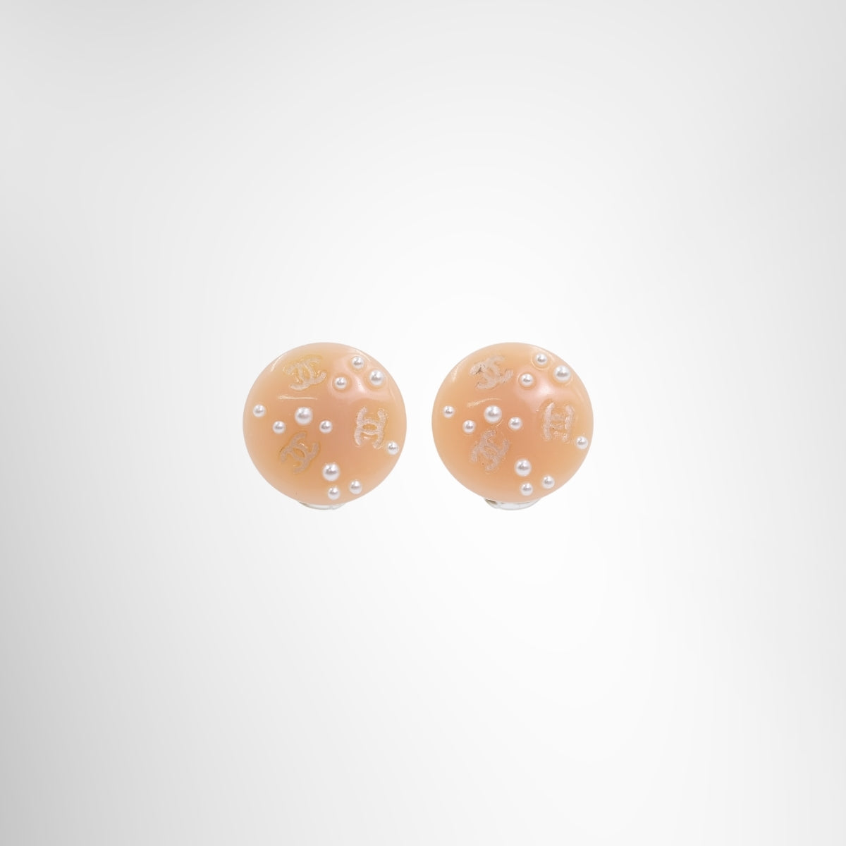 Chanel Vintage 03P Pink Resin Pearl CC Stud/Clip-On Earrings – Pre-Owned Luxury Accessories – Antonio & Co Front Page