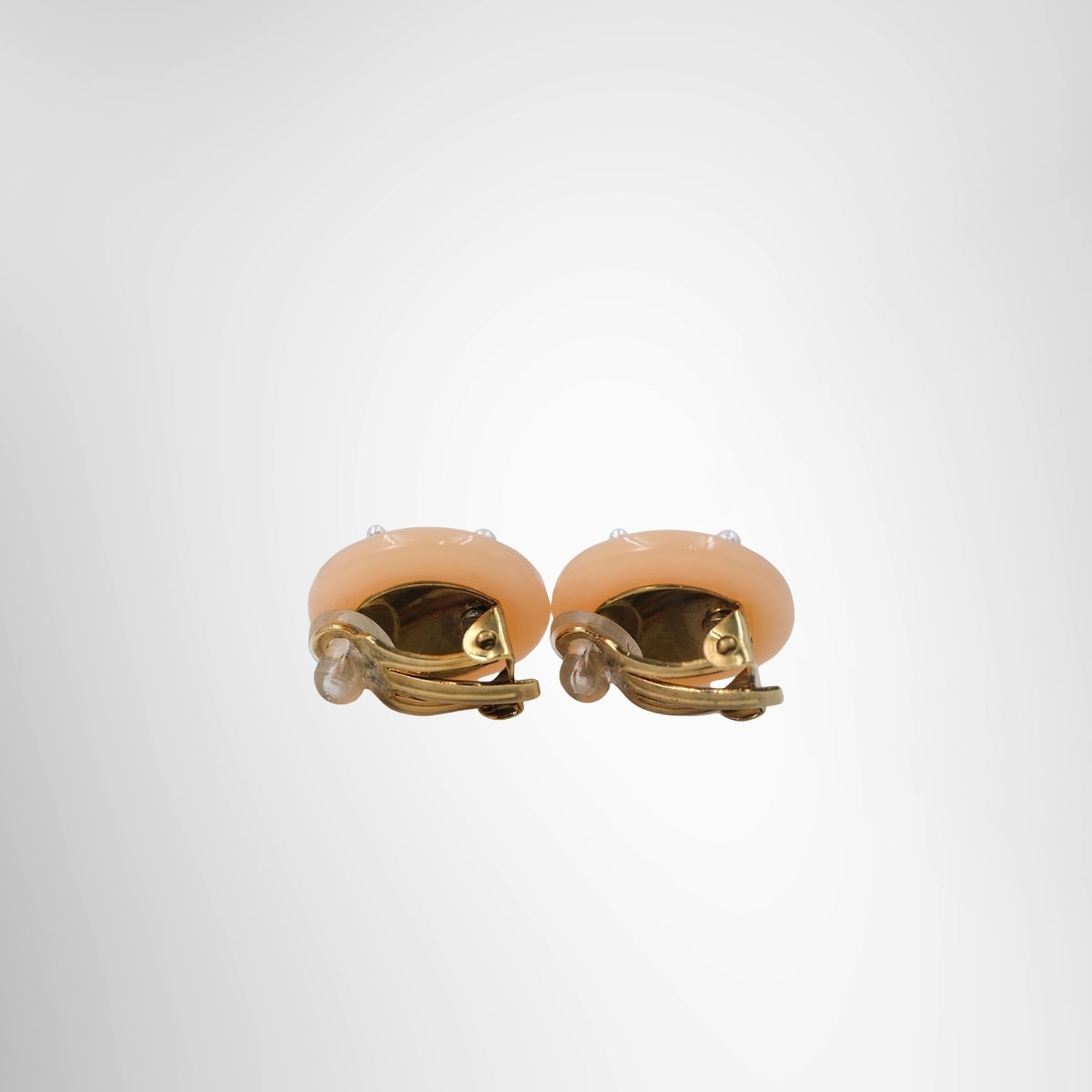 Chanel Vintage 03P Pink Resin Pearl CC Stud/Clip-On Earrings – Pre-Owned Luxury Accessories – Antonio & Co Side View
