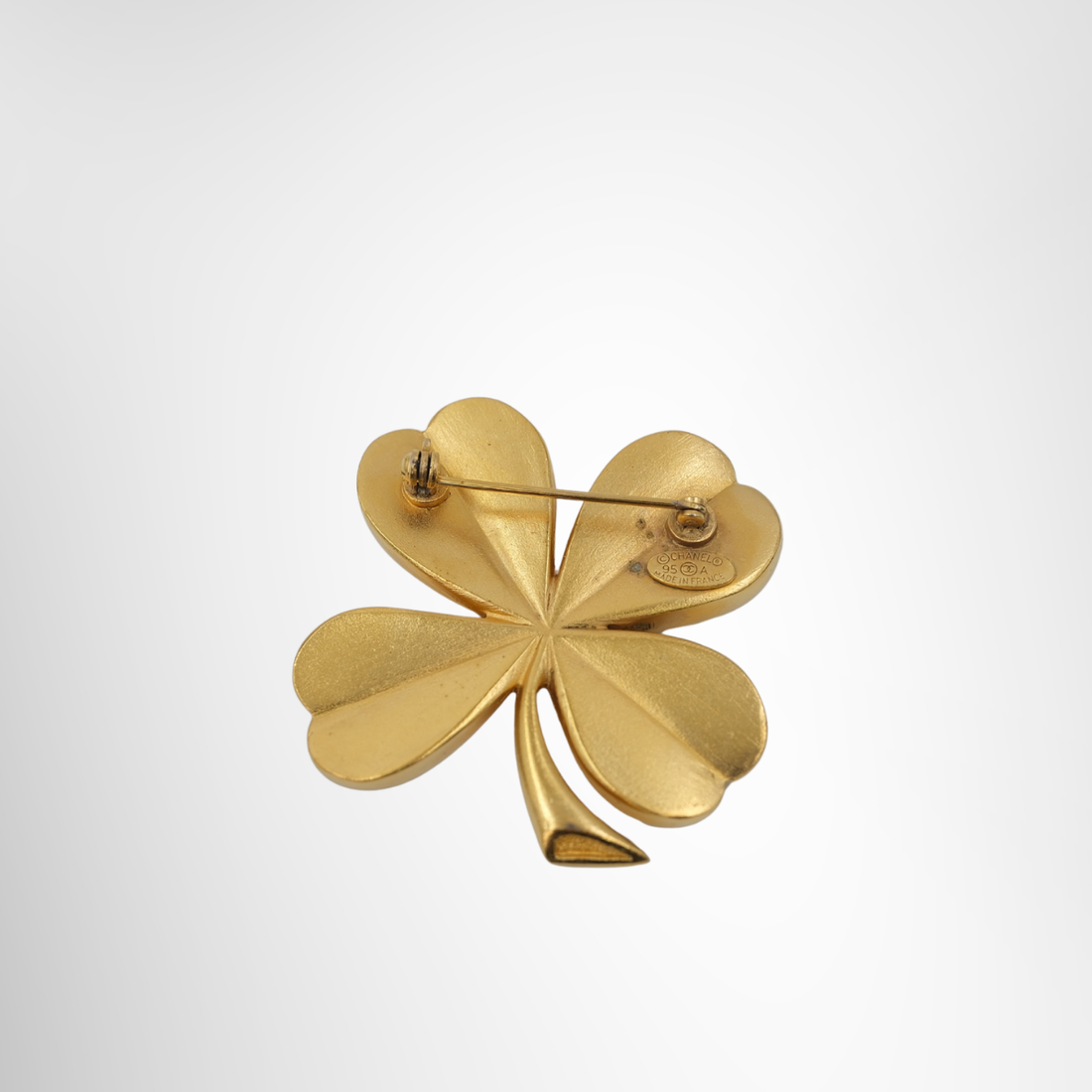 Chanel Vintage CC Logo Four Leaf Clover Lucky Charm Brooch – Pre-Owned Luxury Accessories – Antonio & Co Front Page
