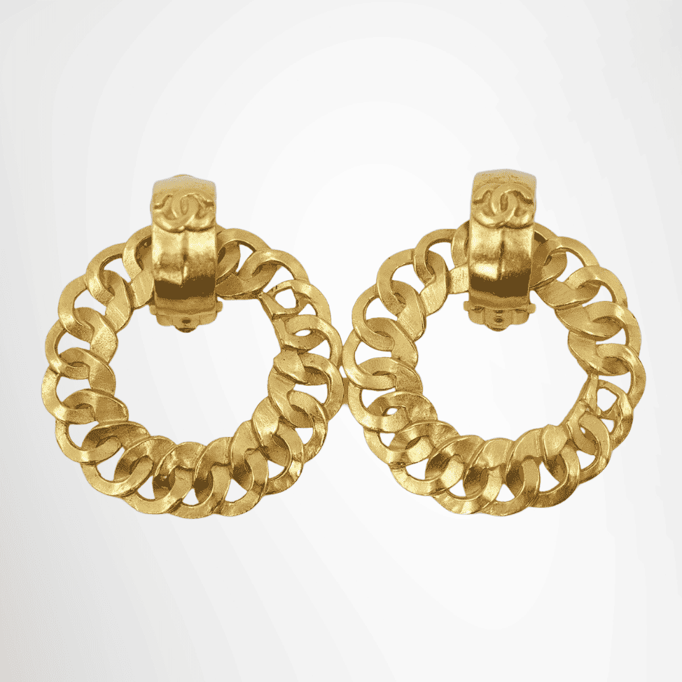 Chanel Vintage Gold-Plated CC Knocker Earrings – Pre-Owned Luxury Accessories – Antonio & Co Front Page