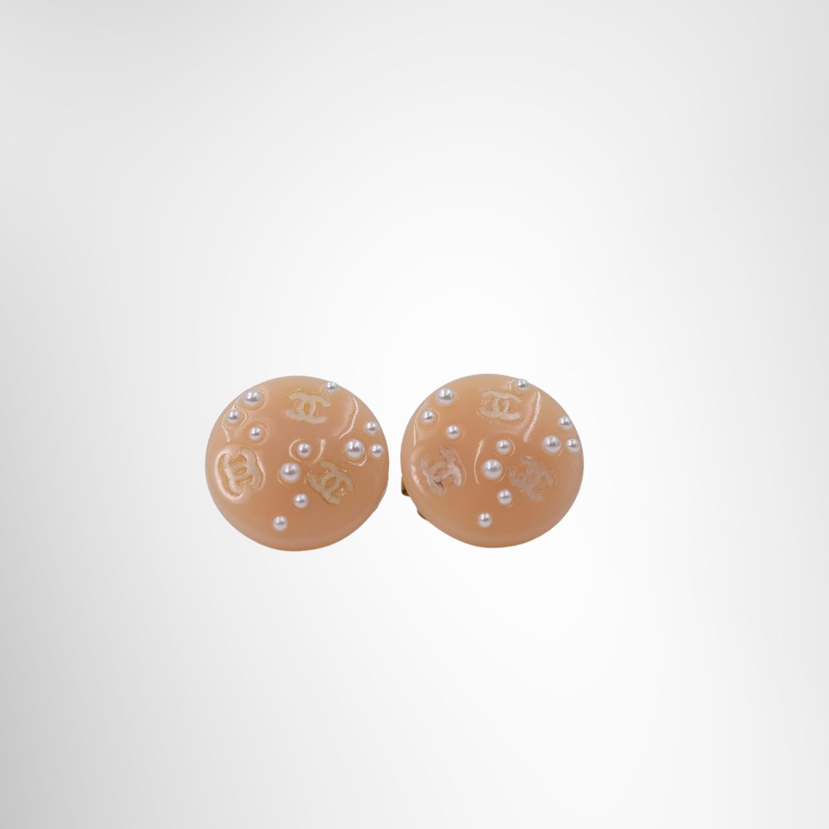 Chanel Vintage 03P Pink Resin Pearl CC Stud/Clip-On Earrings – Pre-Owned Luxury Accessories – Antonio & Co Front Page