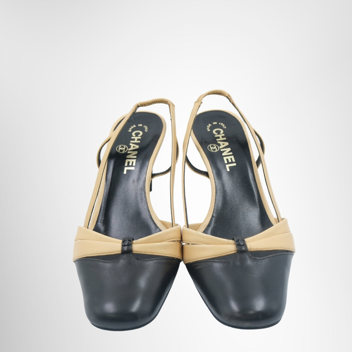 Chanel Vintage Two-Tone Bow Slingback Heels – Pre-Owned Luxury Brand Shoes – Antonio & Co Front Page