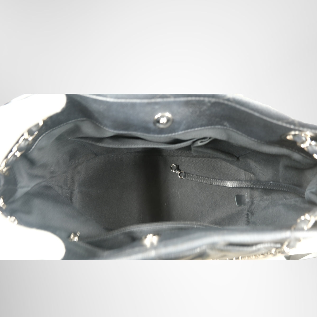 Chanel Timeless CC Soft Quilted Shopping Tote – Pre-Owned Luxury Brand Bags – Antonio & Co Interior View 2