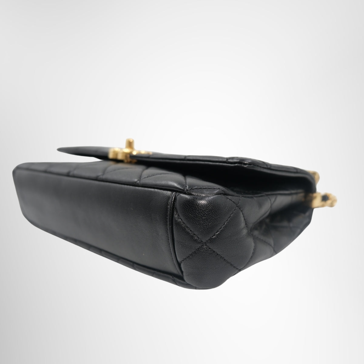 Chanel Top Handle Flap Bag – Pre-Owned Luxury Brand Bags – Antonio & Co RIght Corner View