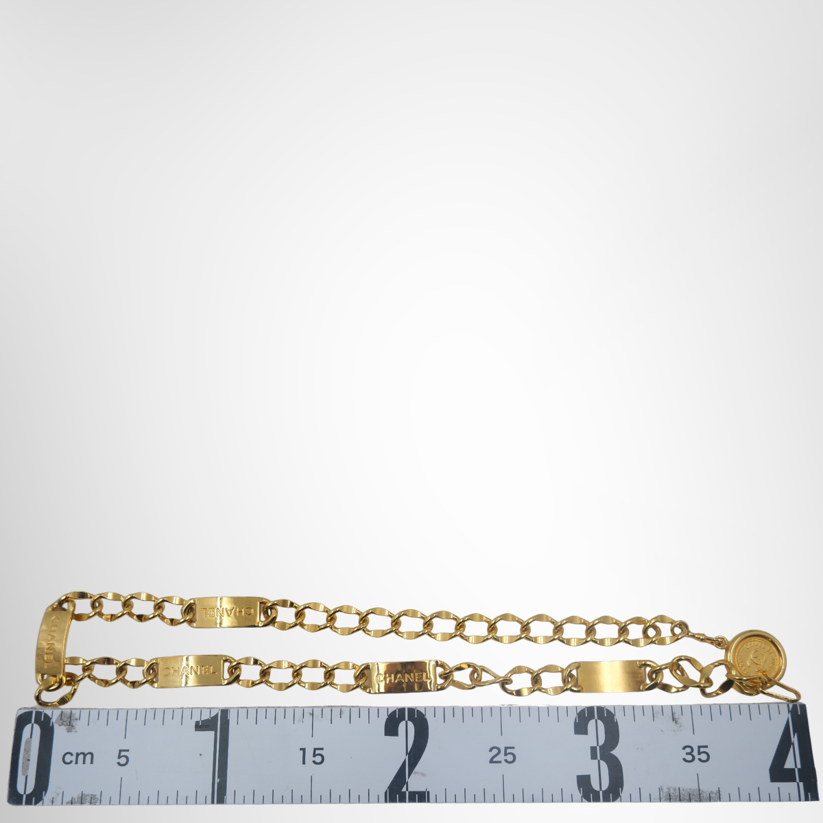 Chanel Vintage Chain Belt – Pre-Owned Luxury Brand Belt – Antonio & Co Measurement View 2
