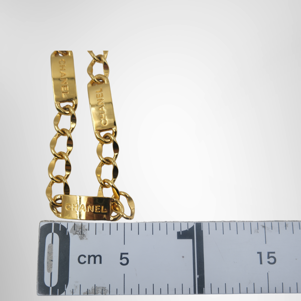 Chanel Vintage Chain Belt – Pre-Owned Luxury Brand Belt – Antonio & Co Measurement View 