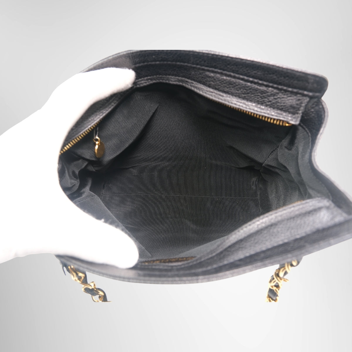 Chanel Vintage Triple CC Caviar Tote Bag – Pre-Owned Luxury Brand Bag – Antonio & Co Interior View 