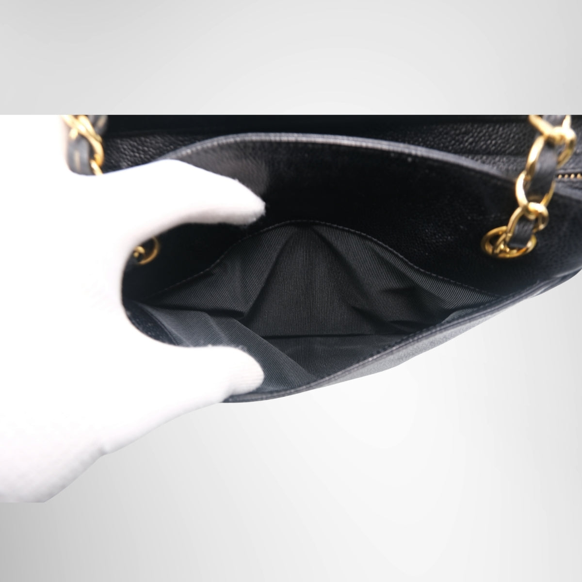 Chanel Vintage Triple CC Caviar Tote Bag – Pre-Owned Luxury Brand Bag – Antonio & Co Interior View 2