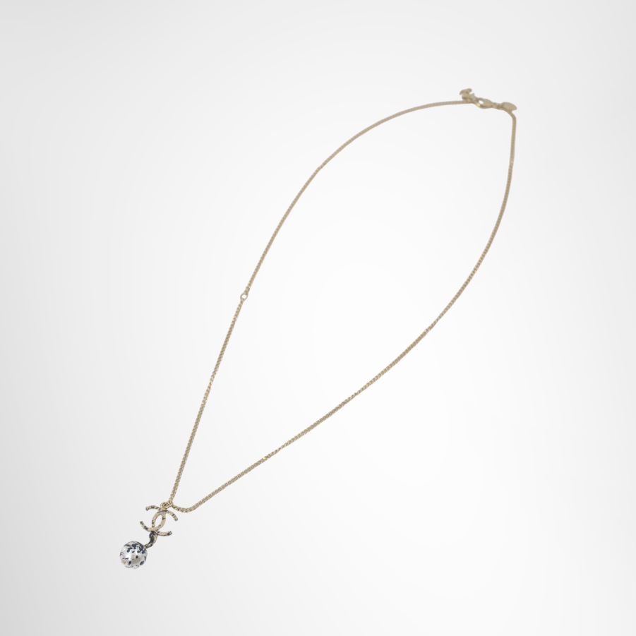 Chanel CC Logo Marble Patterned Pearl Drop Necklace – Pre-Owned Luxury Accessory – Antonio & Co – Side VIew