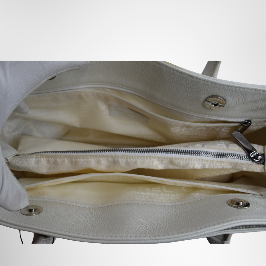 Chanel Leather Executive Cerf Tote Bag – Pre-Owned Luxury Brand Bags – Antonio & Co Interior View