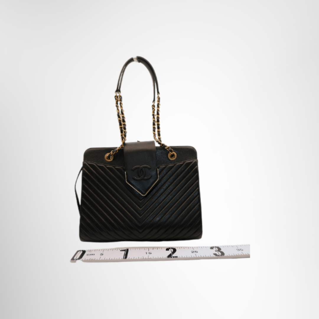 Chanel Preowned Luxury Chevron V-Stitch Chain Tote Bag Front Bag