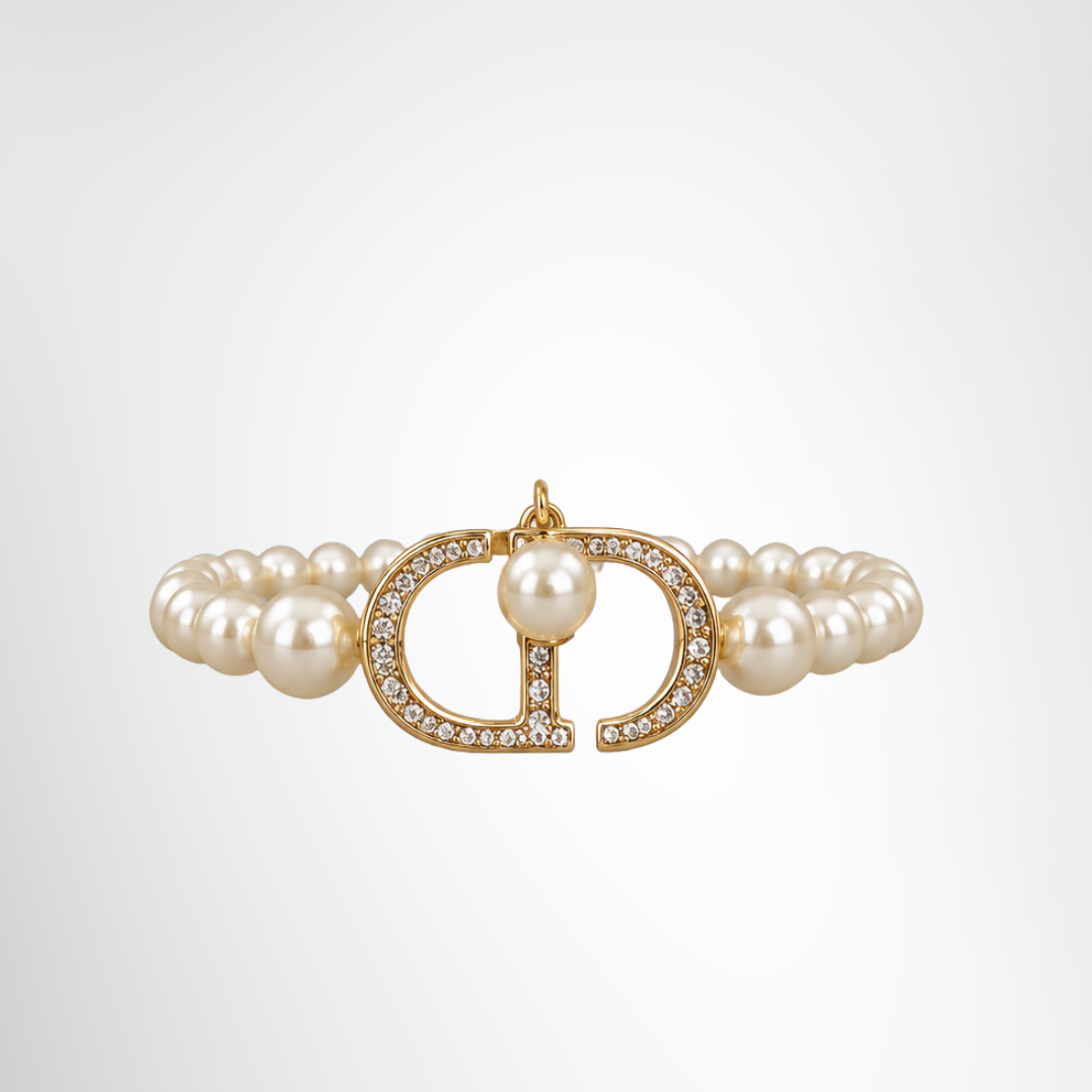 30 Montaigne Bracelet in White Resin Pearls