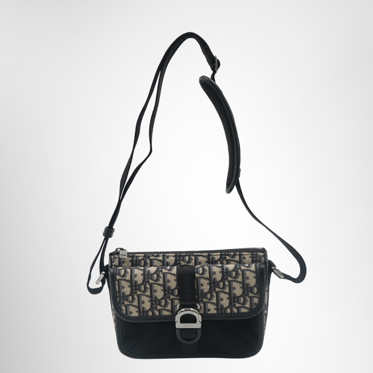 Dior Jacquard 8 Canvas Shoulder Bag – Pre-Owned Luxury Brand Bags – Antonio & Co Front Page