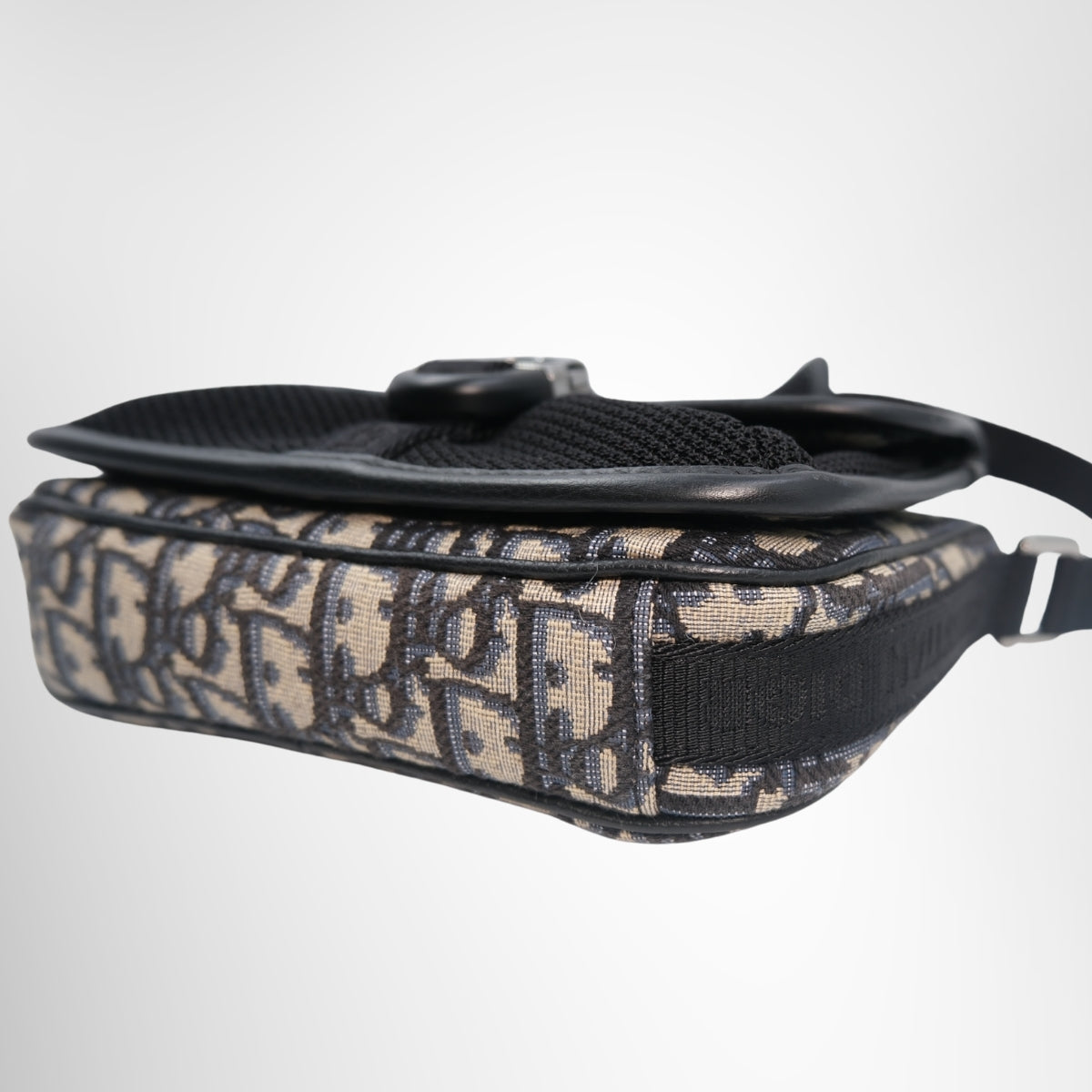 Dior Jacquard 8 Canvas Shoulder Bag – Pre-Owned Luxury Brand Bags – Antonio & Co Right Corner 