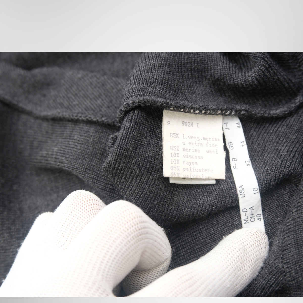 Fendi Knit Cardigan – Pre-Owned Luxury Brand Apparel – Antonio & Co Tag 2