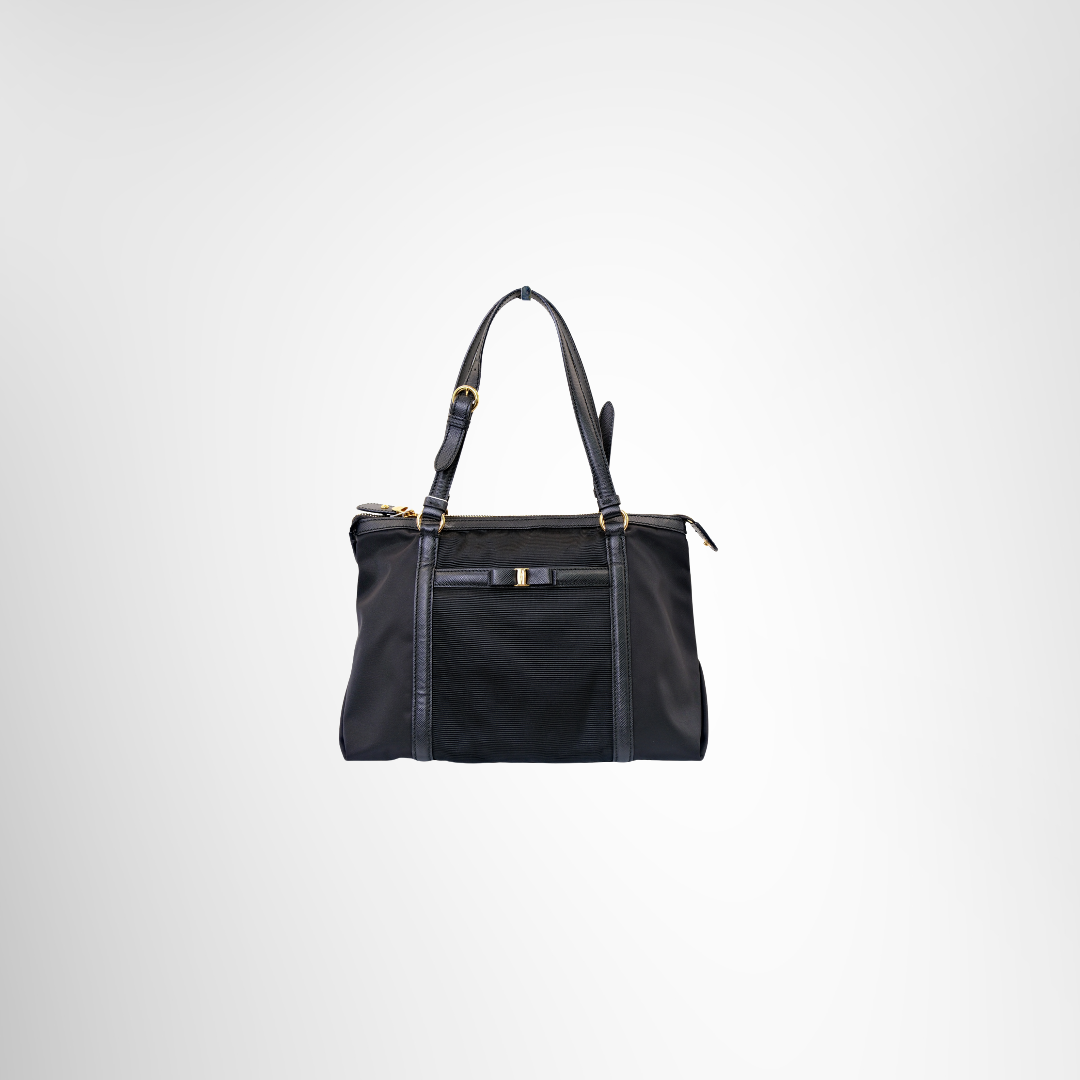Ferragamo Preowned Luxury Ribbon Motif Shoulder Bag Front Page3 - Antonio & Co.