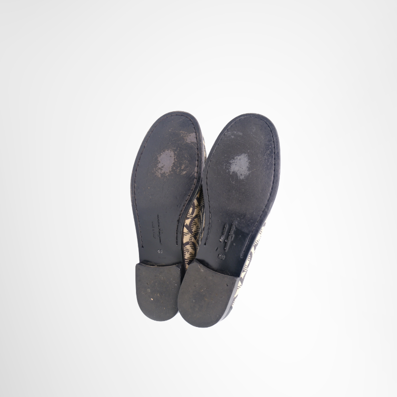 Ferragamo Rolo Gancini Monogram Loafer Size 6 – Pre-Owned Luxury Shoes – Antonio & Co –Bottom VIew