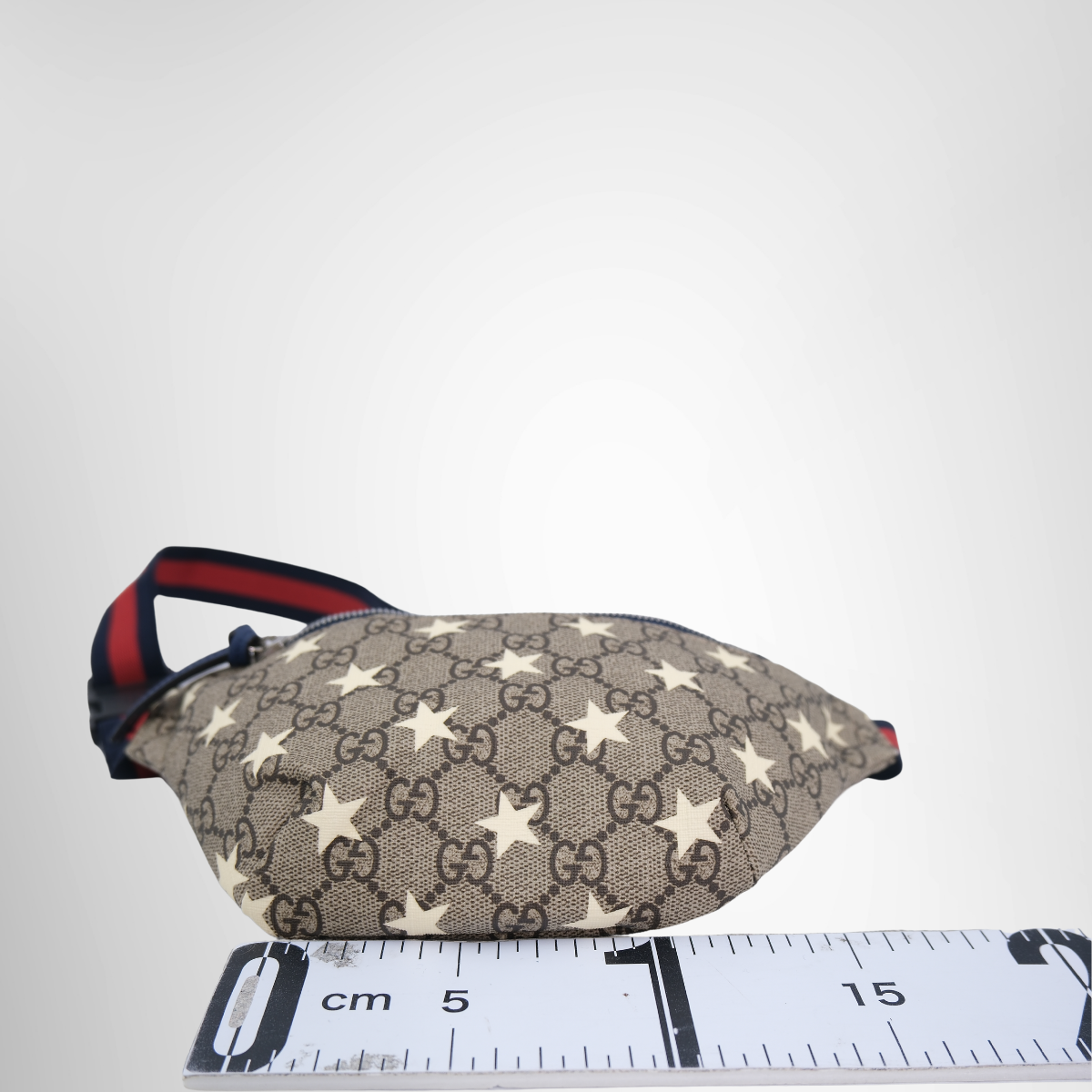 Gucci GG Supreme Stars Web Belt Bag – Pre-Owned Luxury Brand Bag – Antonio & Co – Bottom VIew
