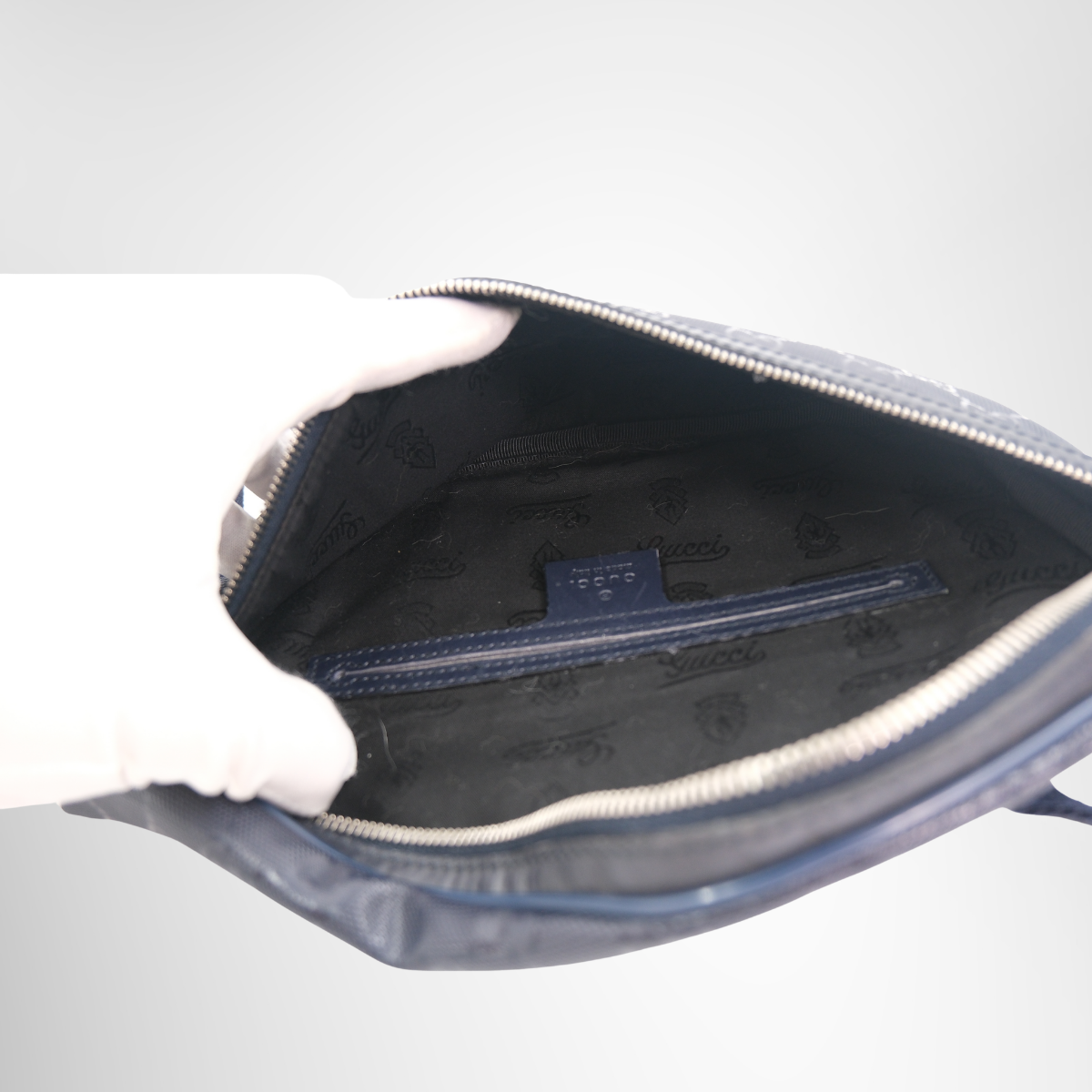 Gucci GG Imprime Waist Bag – Pre-Owned Luxury Brand Bag – Antonio & Co – Interior View