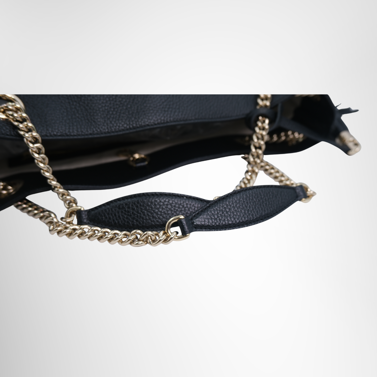 Gucci Soho Chain Handbag in Black – Pre-Owned Luxury Brand Bag – Antonio & Co - Handle