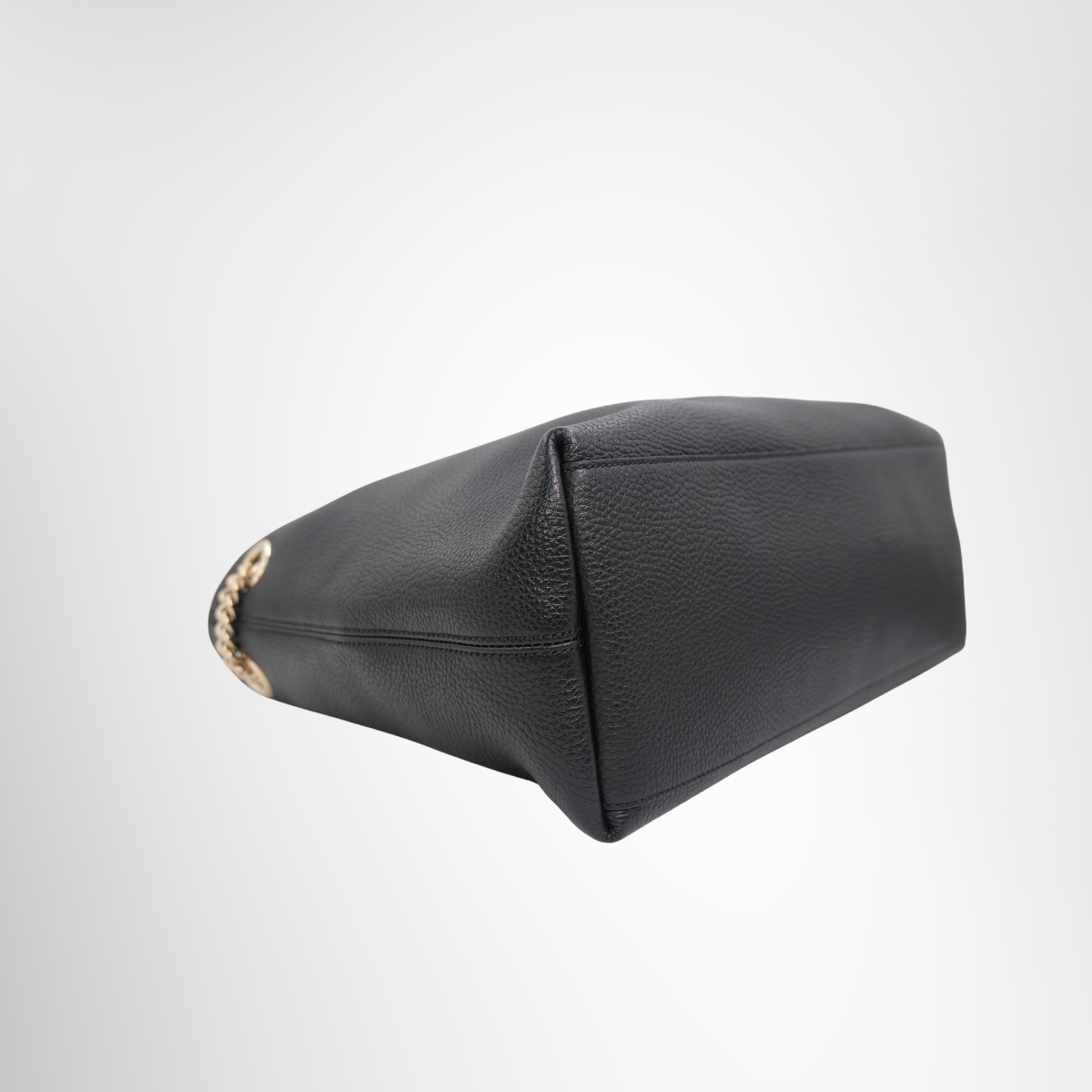 Gucci Soho Chain Handbag in Black – Pre-Owned Luxury Brand Bag – Antonio & Co - Left - Corner