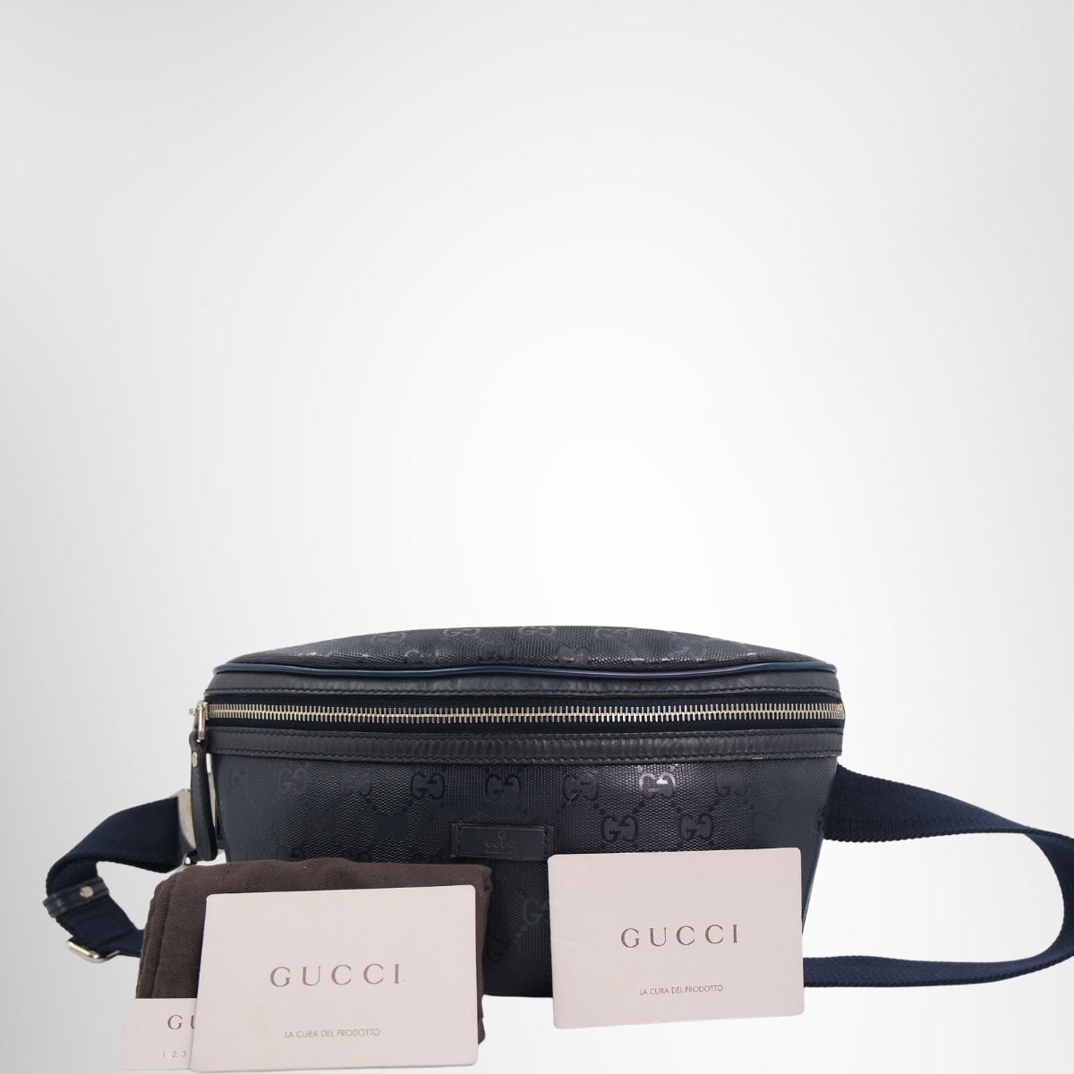 Gucci GG Imprime Waist Bag – Pre-Owned Luxury Brand Bag – Antonio & Co – Gucci GG Imprime Waist Bag – Pre-Owned Luxury Brand Bag – Antonio & Co – Front Page with Accessories