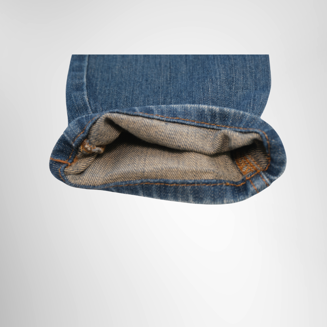 Gucci Jeans Size 42 – Pre-Owned Luxury Apparel – Antonio & Co – Close up