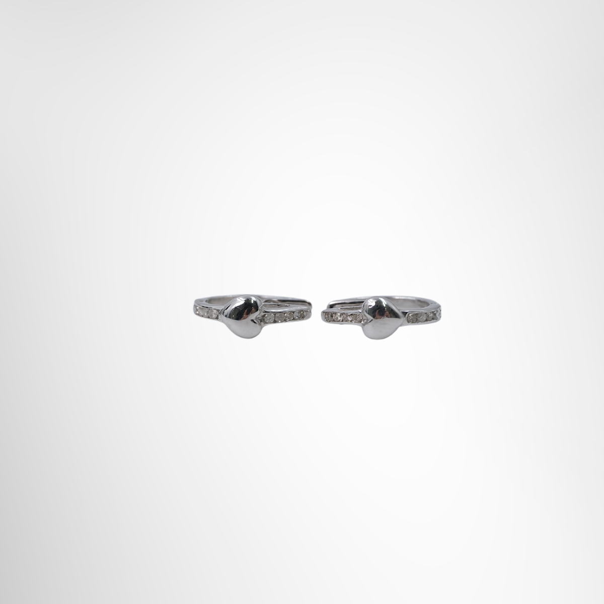 Heart Earring 14R WG 3.73g – Pre-Owned Luxury Brand Accessories – Antonio & Co - Wide View